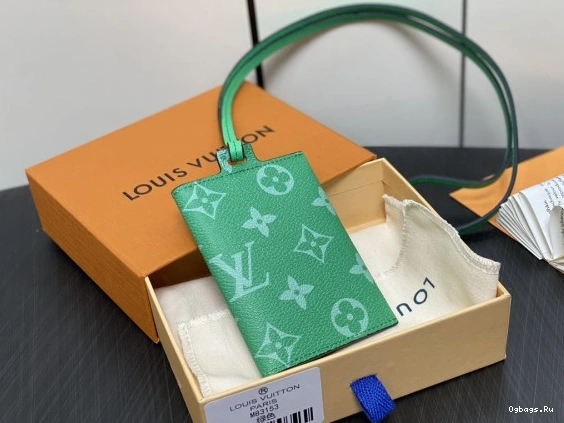 Holder Card Necklace-7.6*10*0.5CM VUITTON LOUIS 0101